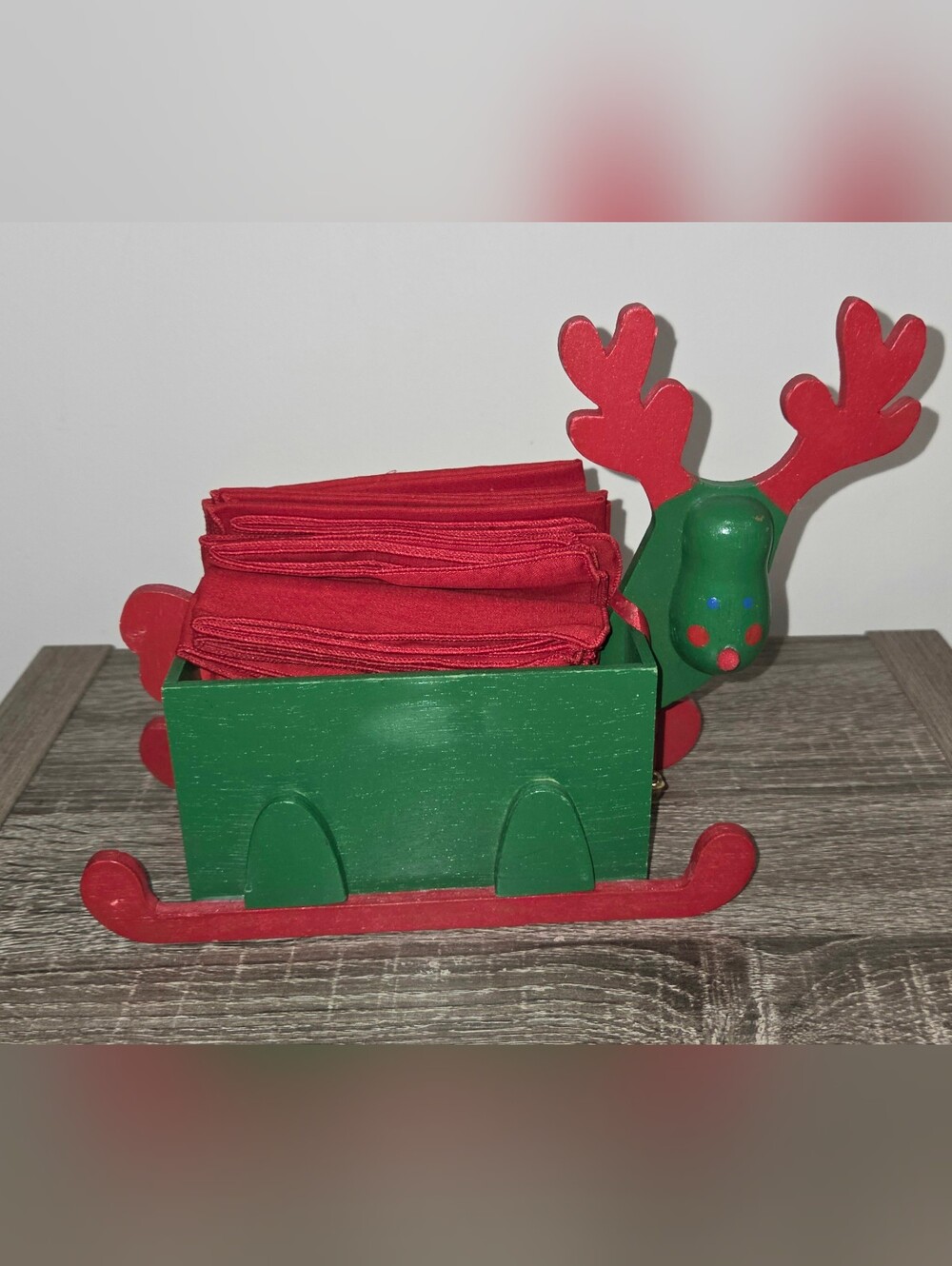Vintage Green Reindeer Sleigh w/ 12 Red Cloth Cocktail Napkins SEE PICTURES.